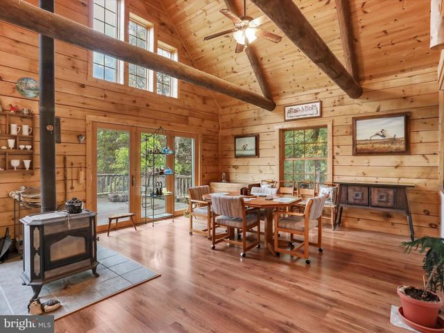 1027 DRY RUN RD, Fort Valley, VA 22652