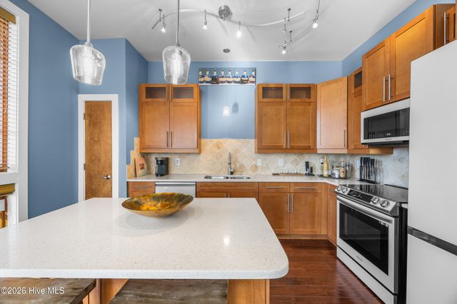 801 N 4th Street 301, Wilmington, NC 28401