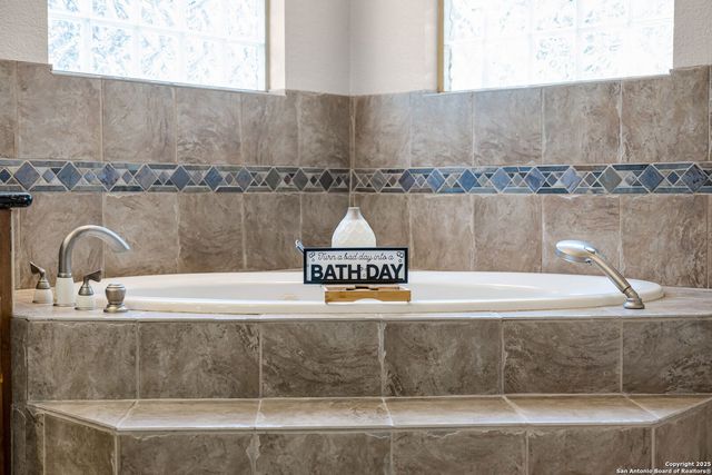 22210 Via Posada, Garden Ridge, TX 78266