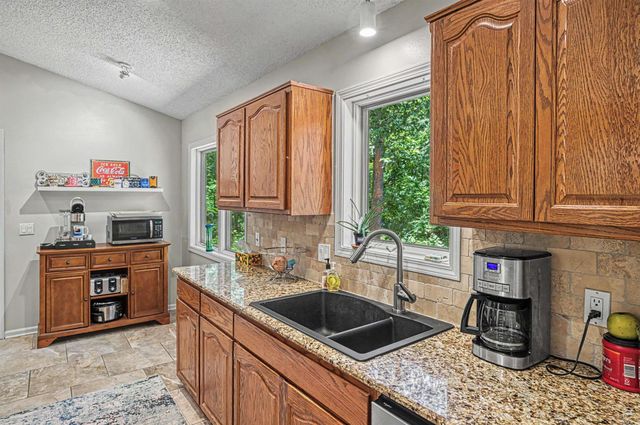 40 Huesca Way, Hot Springs Village, AR 71909