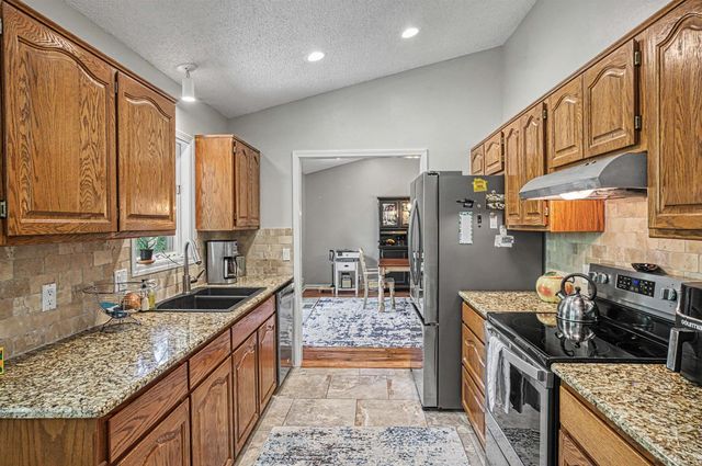 40 Huesca Way, Hot Springs Village, AR 71909