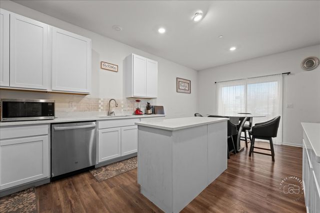 1128 Hawk Hollow Drive, Yorkville, IL 60560