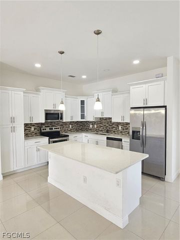 1147 Antonio ST E, Lehigh Acres, FL 33974