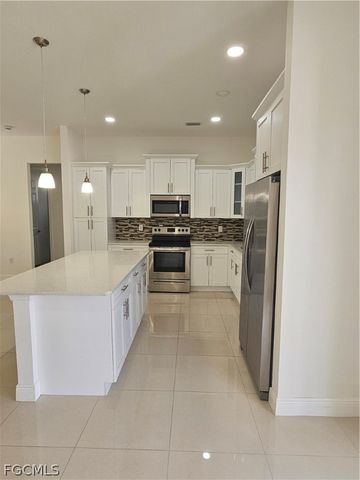 1147 Antonio ST E, Lehigh Acres, FL 33974