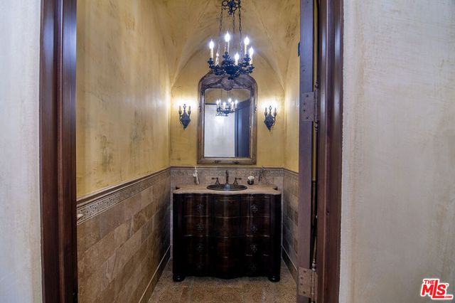 1221 Minorca Drive, Pacific Palisades, CA 90272