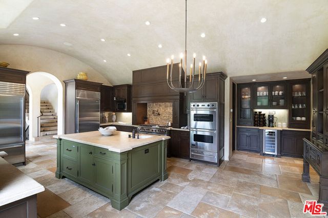 1221 Minorca Drive, Pacific Palisades, CA 90272