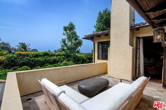 1221 Minorca Drive, Pacific Palisades, CA 90272