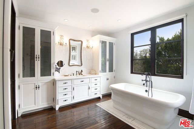 1221 Minorca Drive, Pacific Palisades, CA 90272
