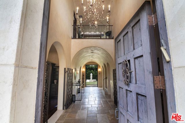 1221 Minorca Drive, Pacific Palisades, CA 90272