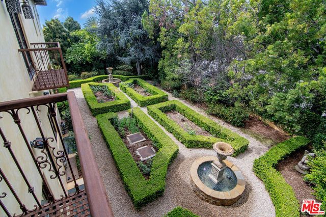 1221 Minorca Drive, Pacific Palisades, CA 90272