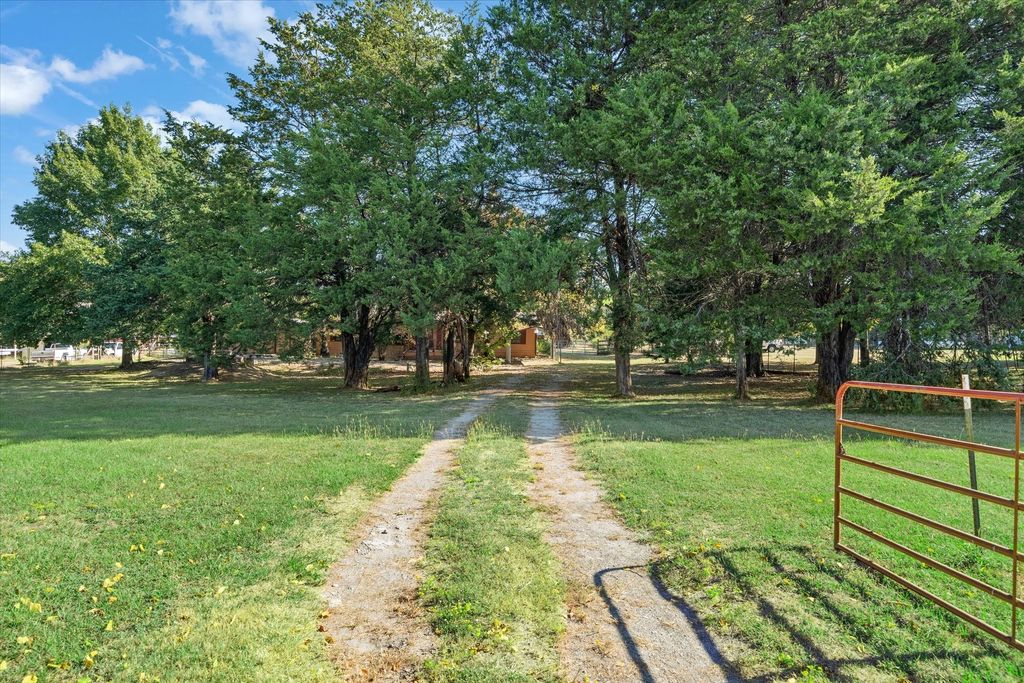 230 Vz County Road 3532, Wills Point, TX 75169