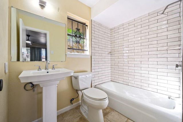 4910 Teton Street, Houston, TX 77033