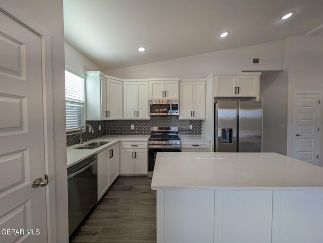 980 Barbara Avenue, Socorro, TX 79927