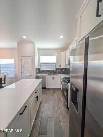 980 Barbara Avenue, Socorro, TX 79927