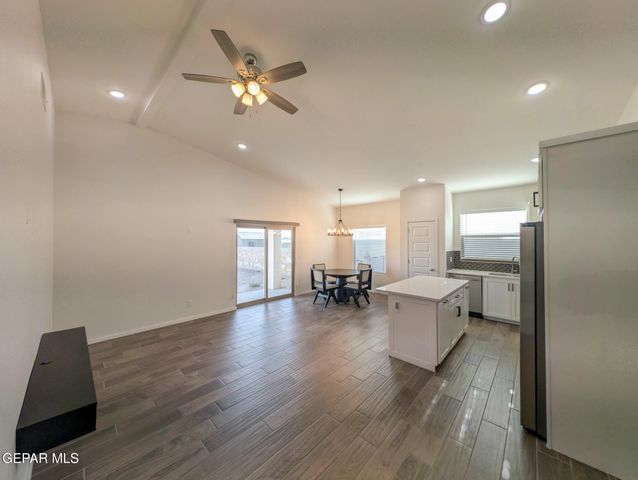 980 Barbara Avenue, Socorro, TX 79927