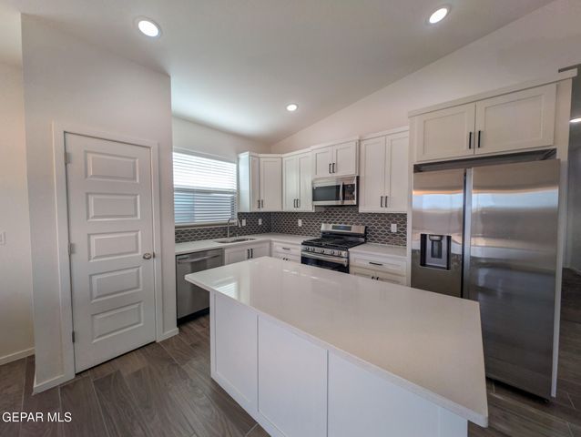 980 Barbara Avenue, Socorro, TX 79927