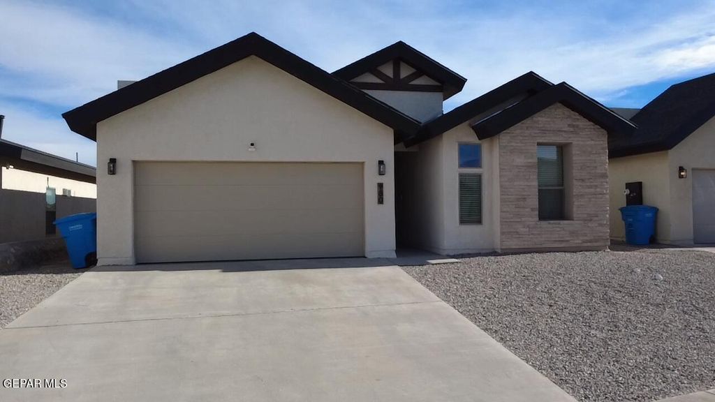 980 Barbara Avenue, Socorro, TX 79927