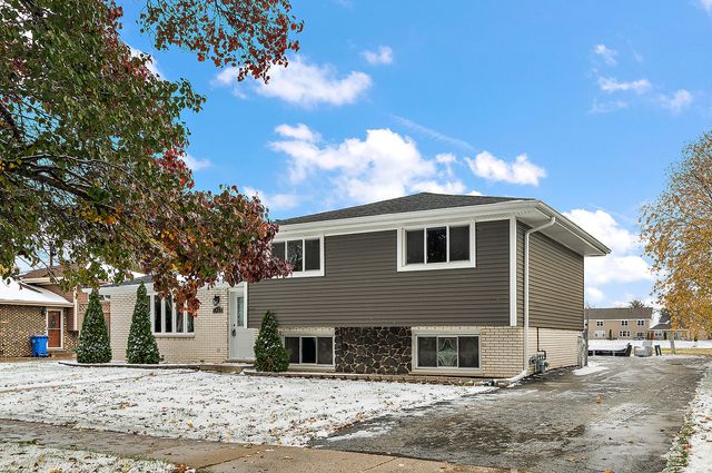 7433 S 88th Avenue, Justice, IL 60458