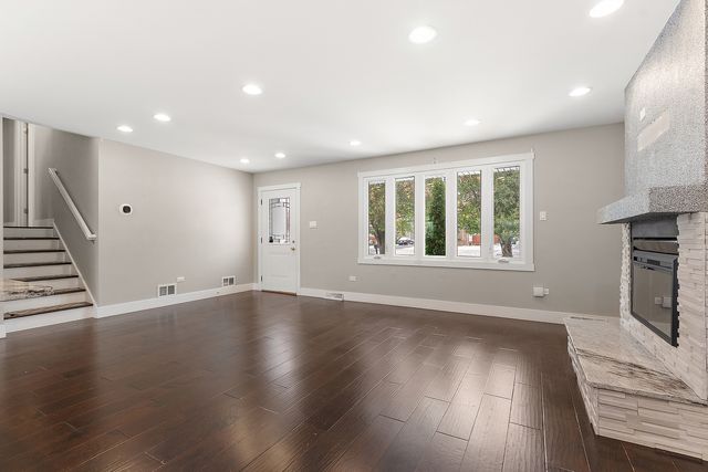 7433 S 88th Avenue, Justice, IL 60458