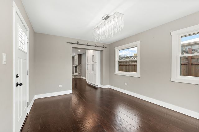 7433 S 88th Avenue, Justice, IL 60458