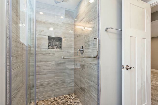 7433 S 88th Avenue, Justice, IL 60458