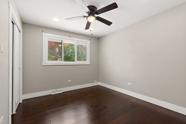 7433 S 88th Avenue, Justice, IL 60458