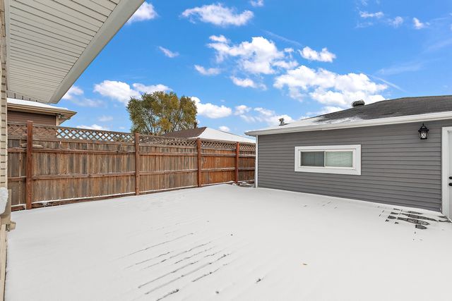 7433 S 88th Avenue, Justice, IL 60458