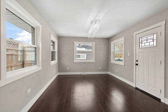 7433 S 88th Avenue, Justice, IL 60458