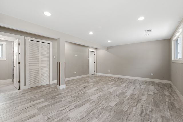 7433 S 88th Avenue, Justice, IL 60458