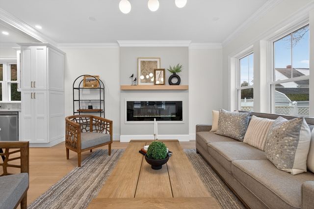 10 Dobbins Street, Waltham, MA 02453