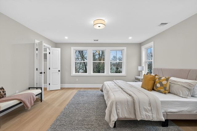 10 Dobbins Street, Waltham, MA 02453