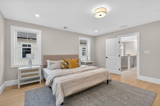 10 Dobbins Street, Waltham, MA 02453