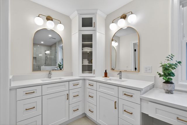10 Dobbins Street, Waltham, MA 02453