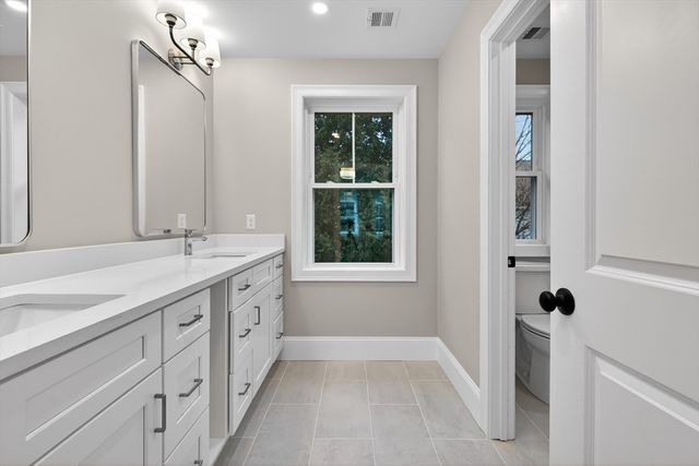 10 Dobbins Street, Waltham, MA 02453