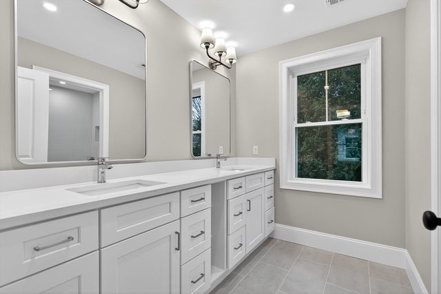 10 Dobbins Street, Waltham, MA 02453