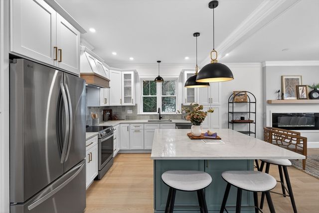 10 Dobbins Street, Waltham, MA 02453