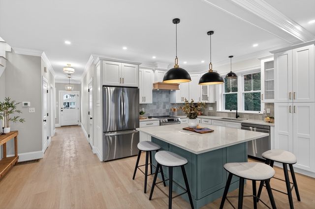 10 Dobbins Street, Waltham, MA 02453