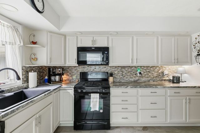 917 23rd Avenue 5, East Moline, IL 61244