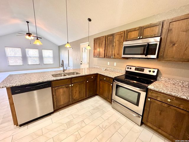 2266 Stagecoach, Canyon Lake, TX 78133