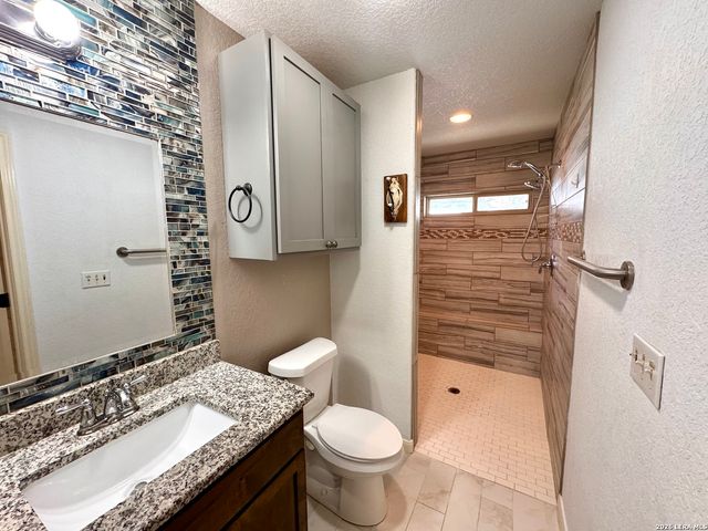 2266 Stagecoach, Canyon Lake, TX 78133