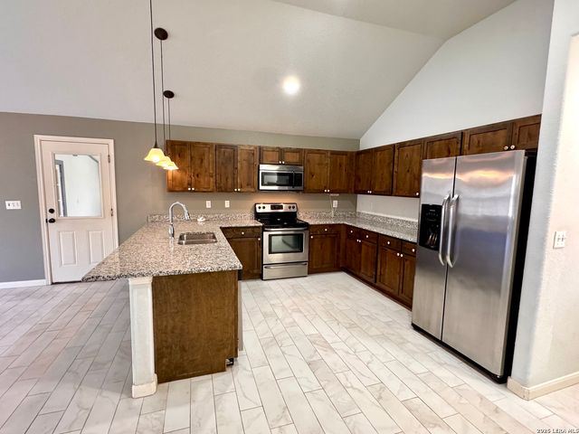 2266 Stagecoach, Canyon Lake, TX 78133