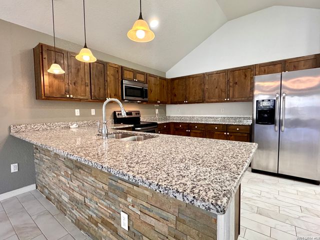 2266 Stagecoach, Canyon Lake, TX 78133