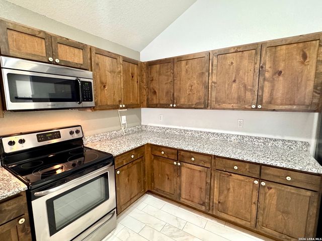 2266 Stagecoach, Canyon Lake, TX 78133