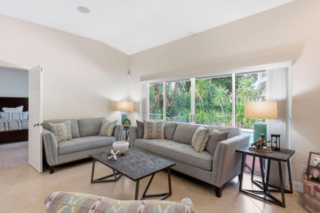 435 MOHAWK Lane, Boca Raton, FL 33487