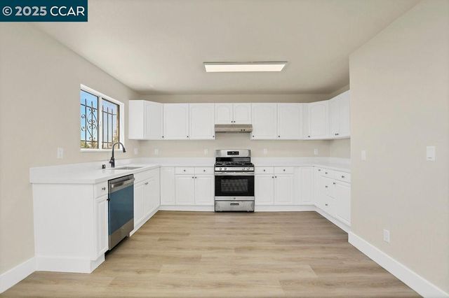 3251 Hyde Street, Oakland, CA 94601