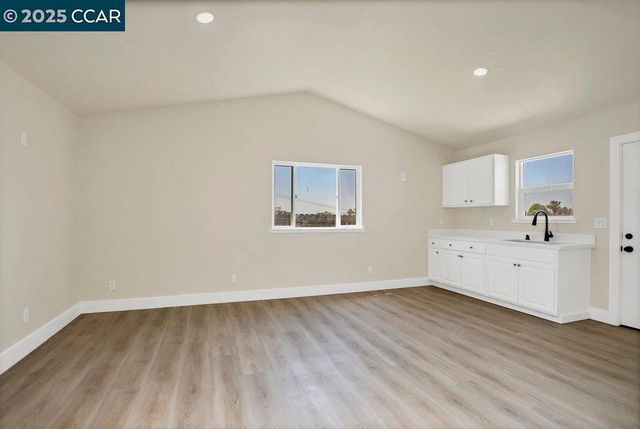 3251 Hyde Street, Oakland, CA 94601