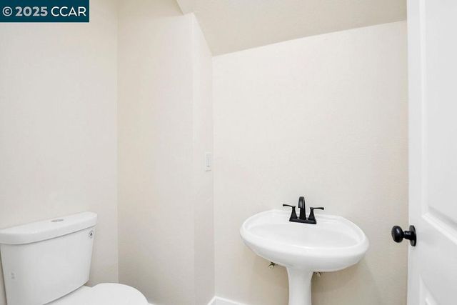 3251 Hyde Street, Oakland, CA 94601