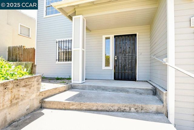 3251 Hyde Street, Oakland, CA 94601