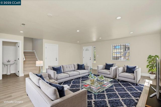 3251 Hyde Street, Oakland, CA 94601