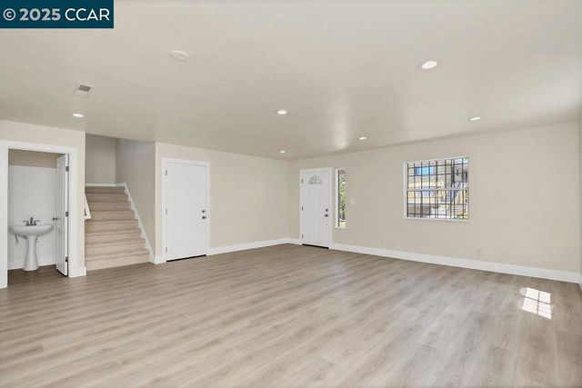 3251 Hyde Street, Oakland, CA 94601